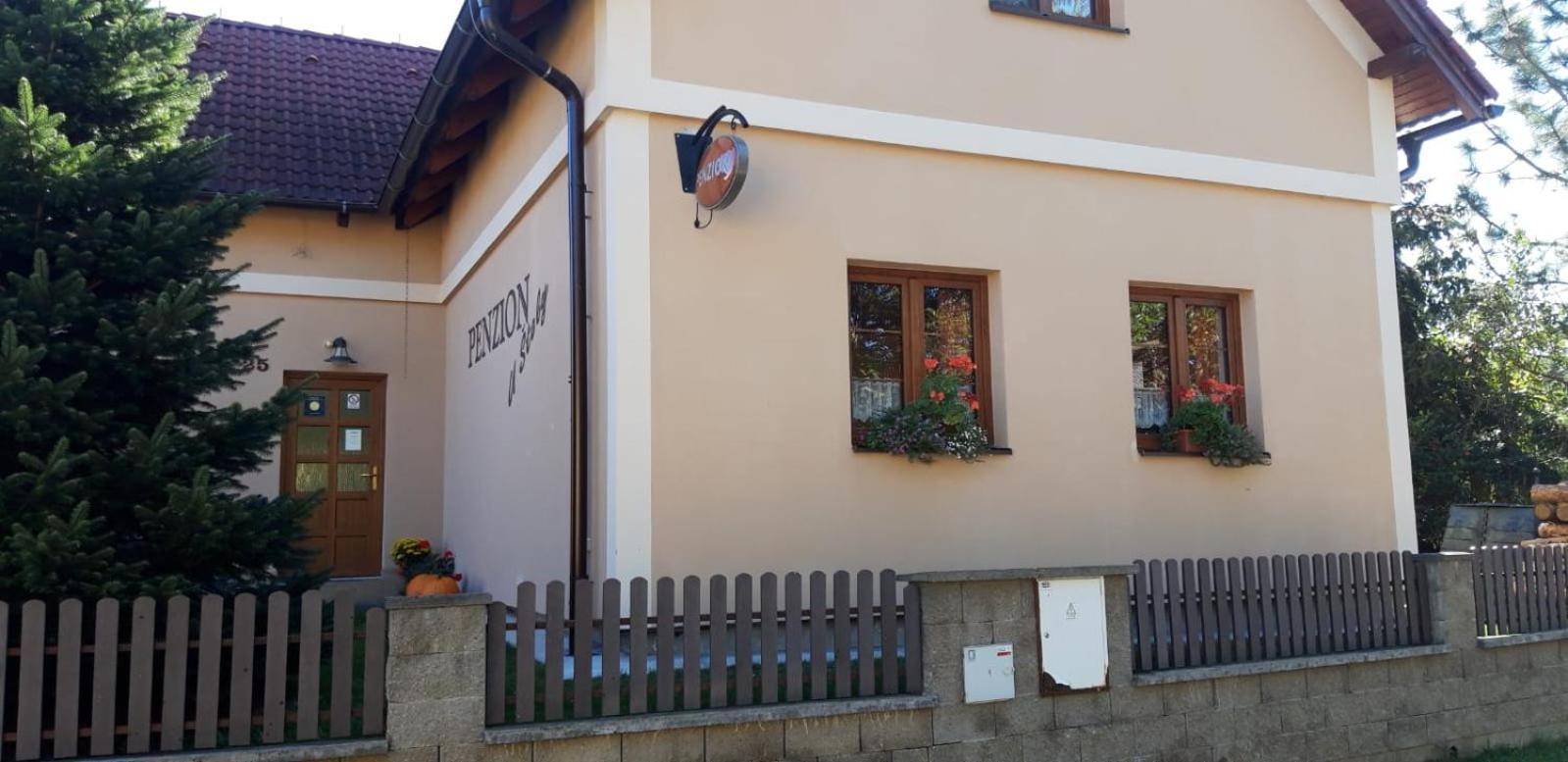 Penzion U Stoly Usilne Екстер'єр фото